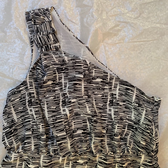 Adorable 1-Shoulder Dress - Picture 2 of 6